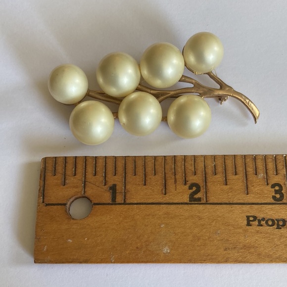 Vintage faux pearl cluster branch pin brooch - Picture 5 of 9